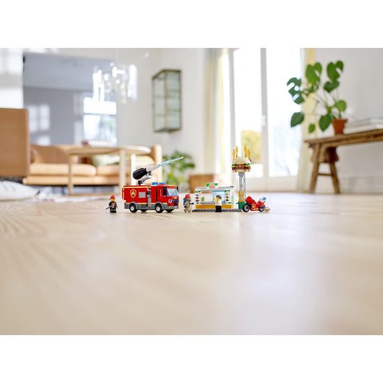 Конструктор LEGO City Fire Пожар в бургер-кафе 60214