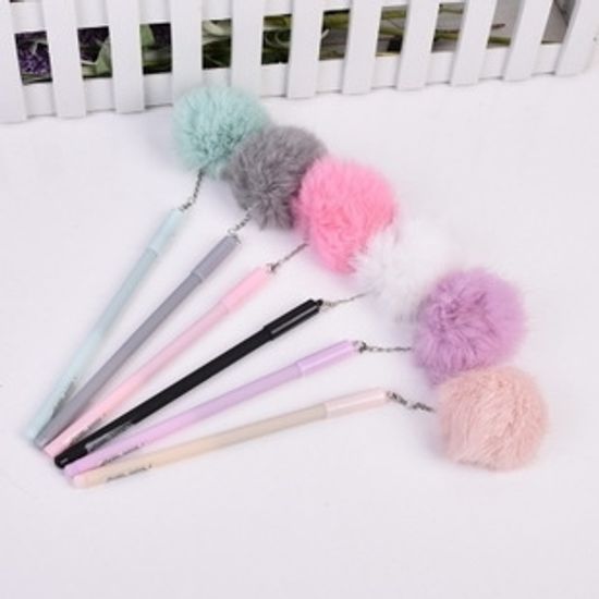 Ручка с пушистым брелком