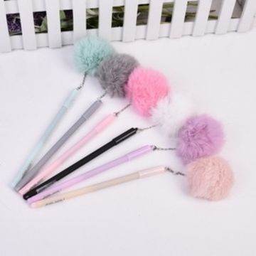 Ручка с пушистым брелком