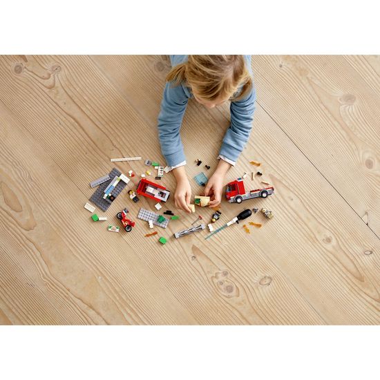 Конструктор LEGO City Fire Пожар в бургер-кафе 60214