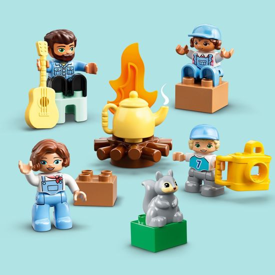 Конструктор LEGO DUPLO Town 10946 Семейное приключение на микроавтобусе